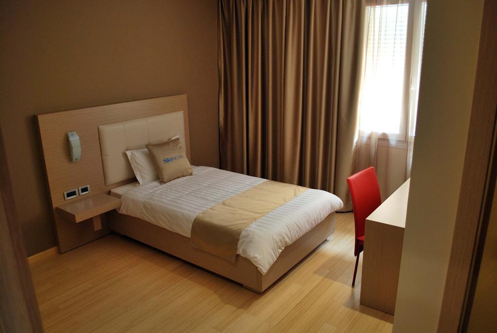 Sky 2 Hotel