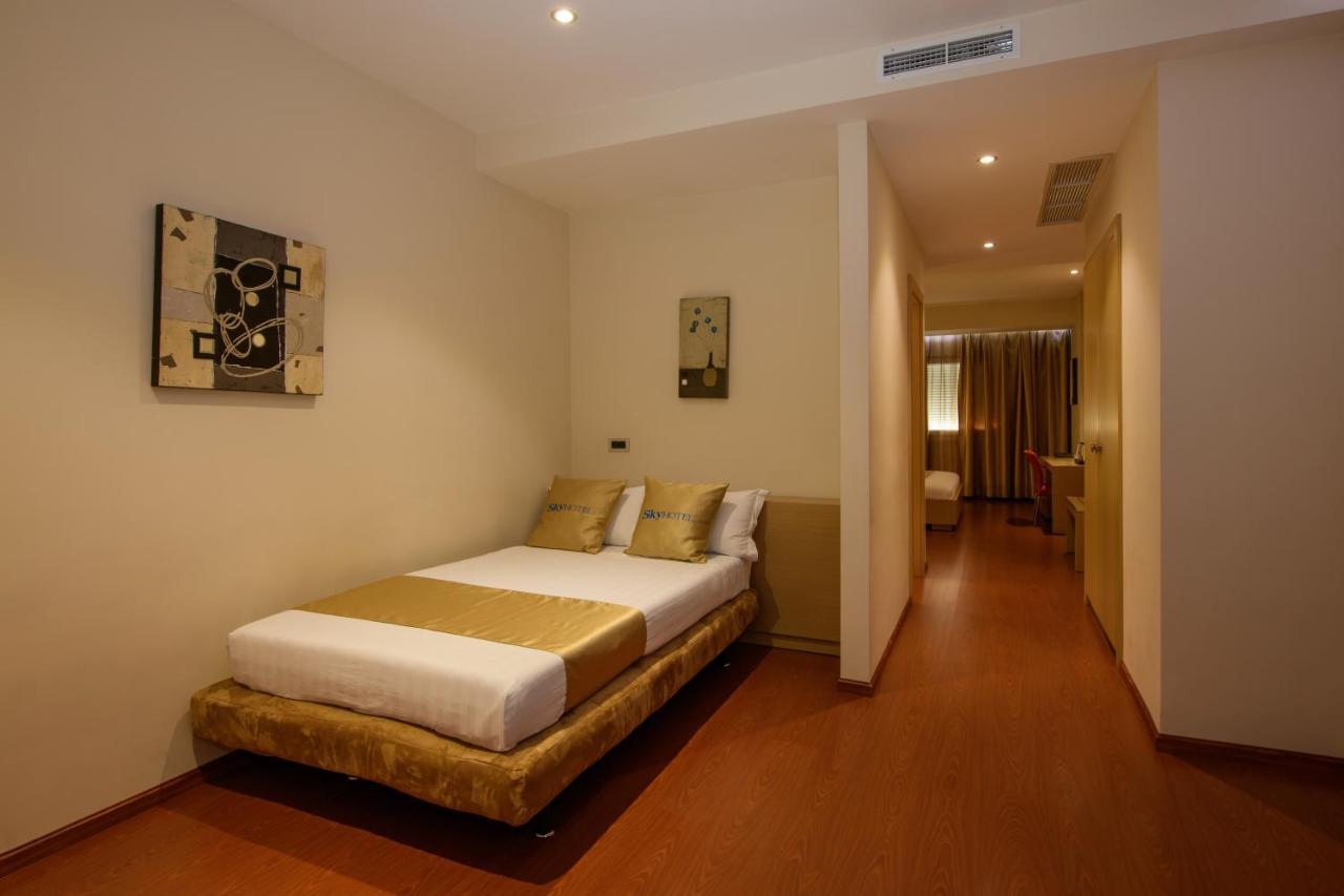 Sky 2 Hotel