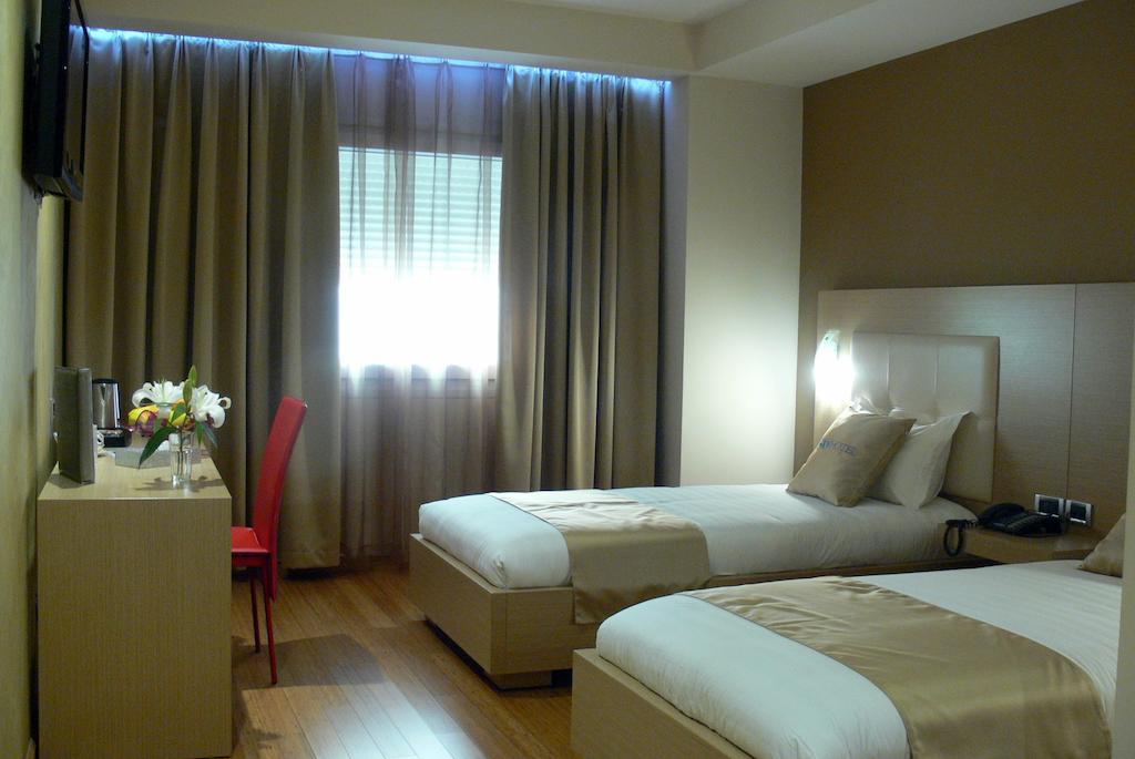 Sky 2 Hotel